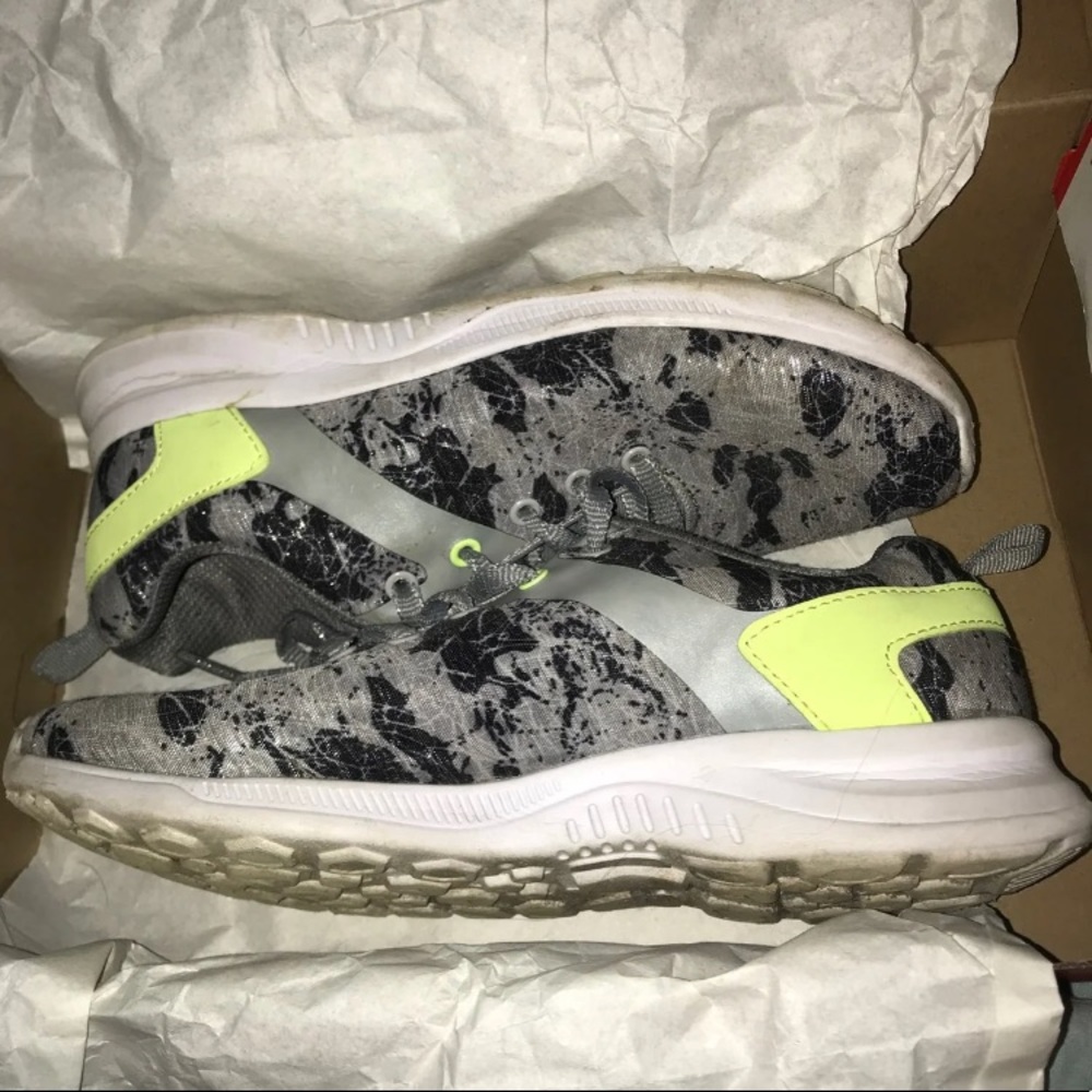 Women’s sneakers